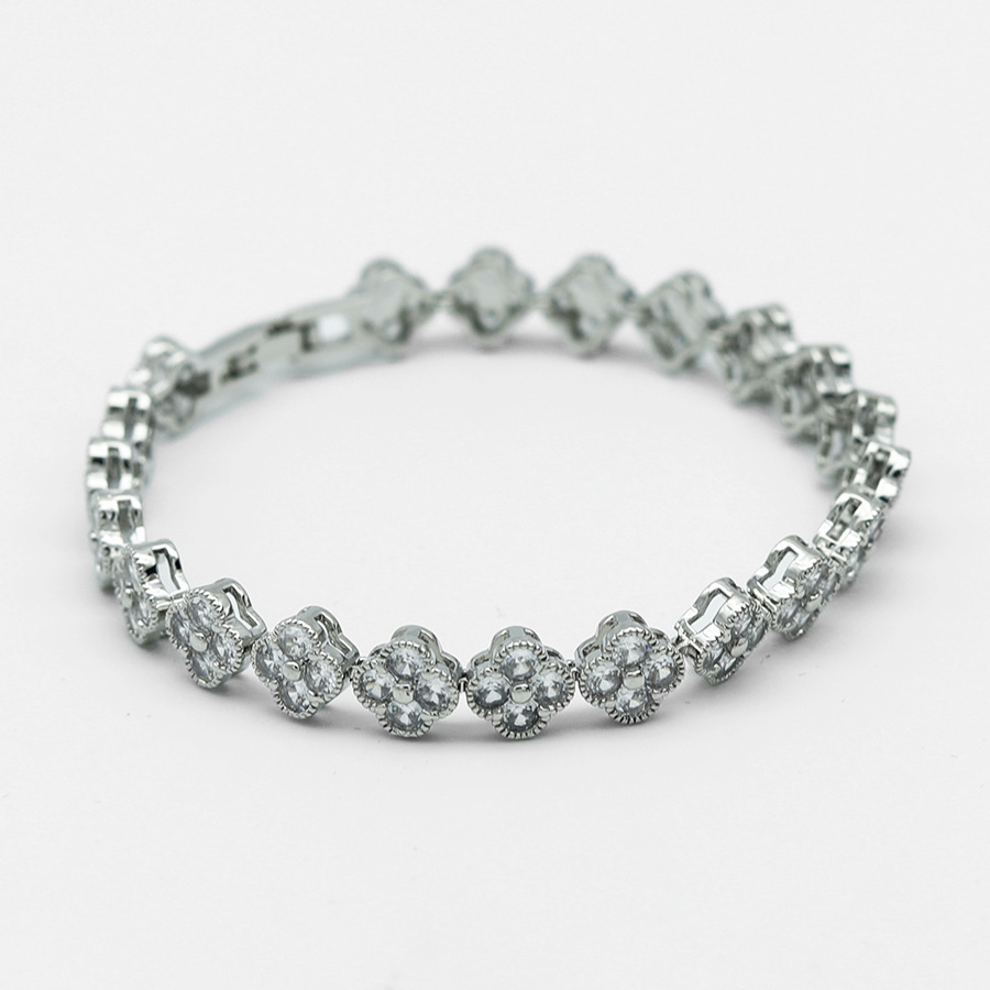 Openable Zircon-Encrusted Four-Leaf Clover Bracelet