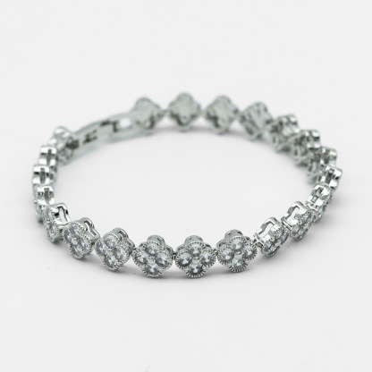 Openable Zircon-Encrusted Four-Leaf Clover Bracelet