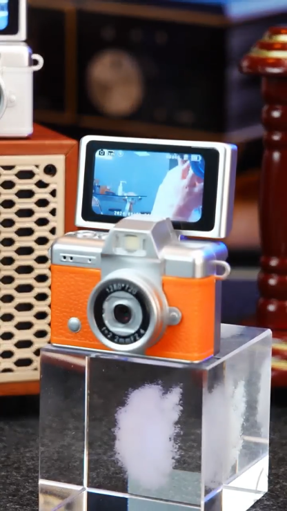 Vintage Thumb-Scroll Mini Camera
