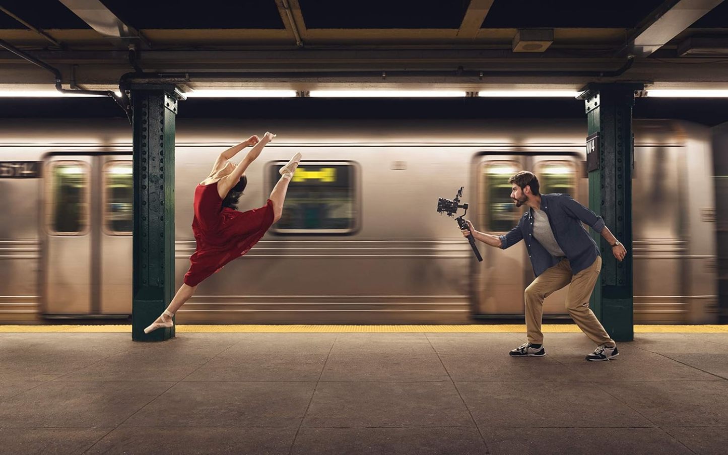 Dji Ronin-SC - Estabilizador de cámara, cardán de Mano de 3 Ejes para cámaras DSLR y sin Espejo, Carga útil de hasta 4.5 Libras, diseño Ligero, filmación cinemática, Color Negro