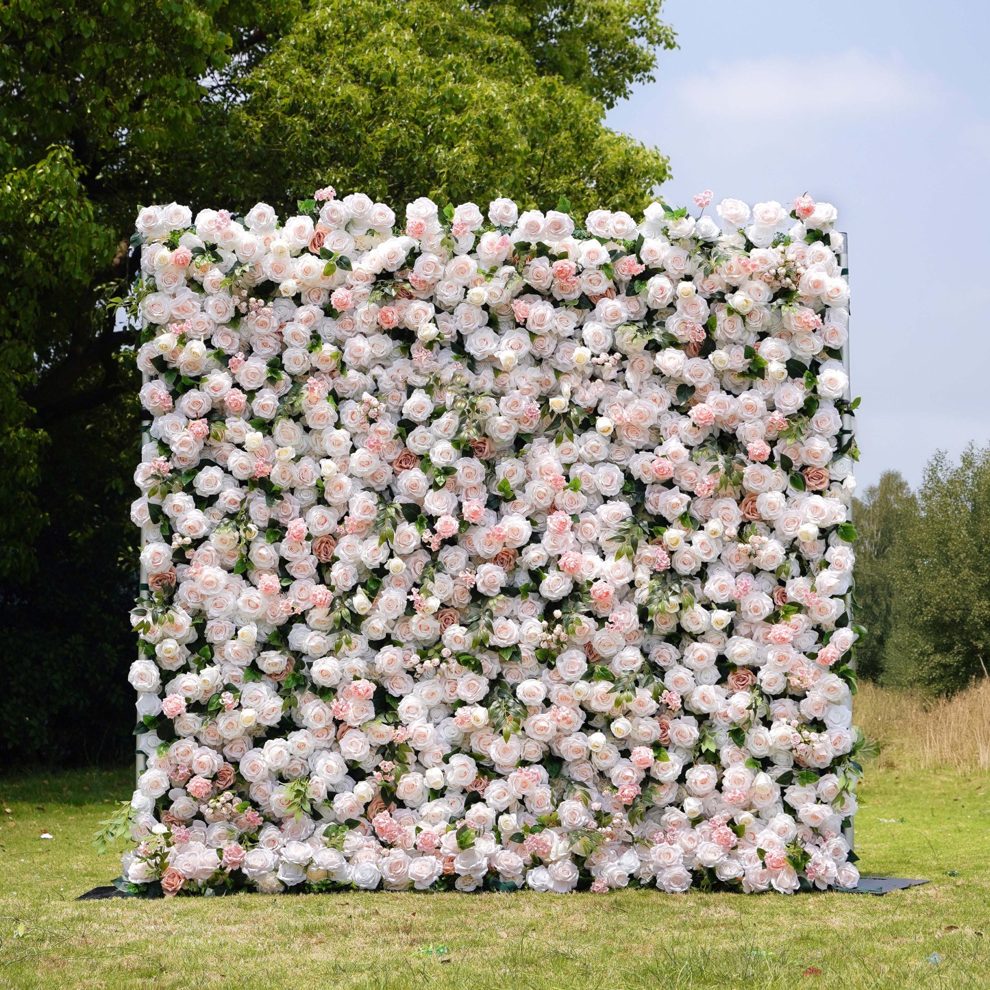Martina：5D Fabric Artificial rolling up curtain flower wall