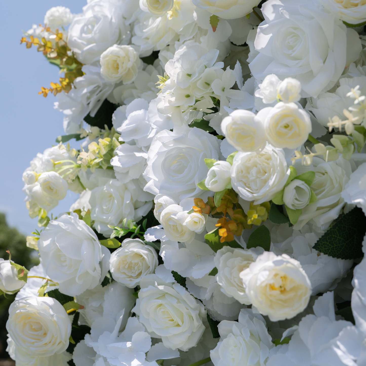 Labu ：3D Fabric Artificial rolling up curtain flower wall