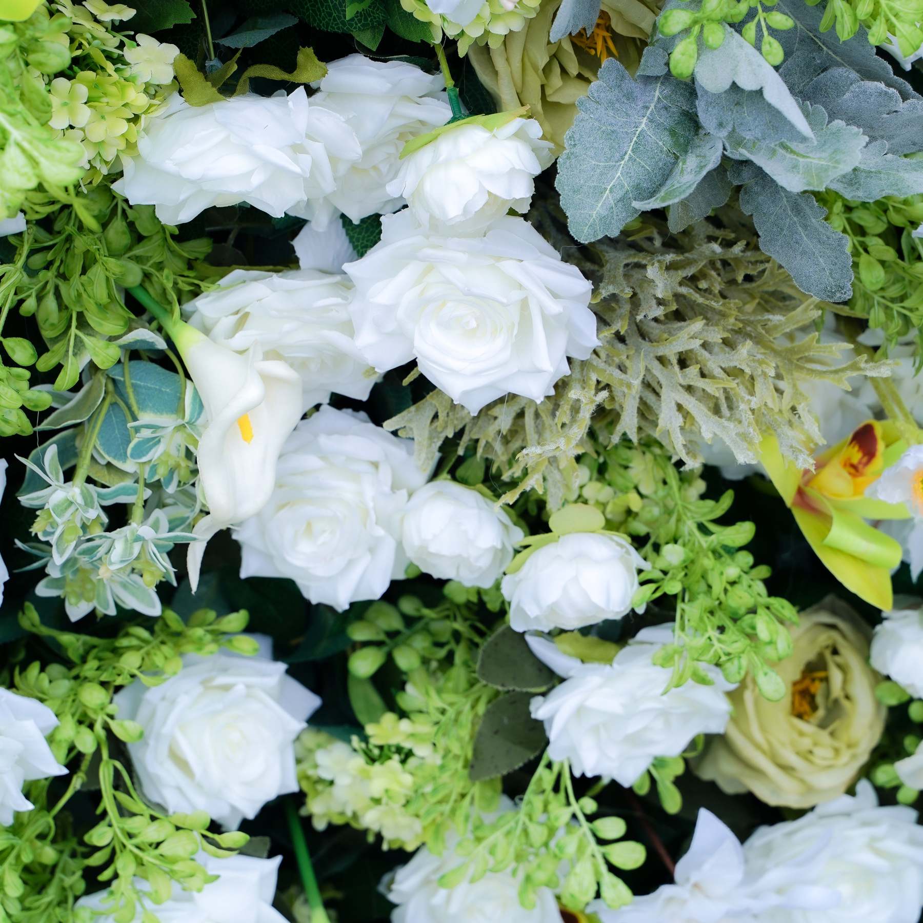 Echo：7D Fabric Artificial rolling up curtain flower wall