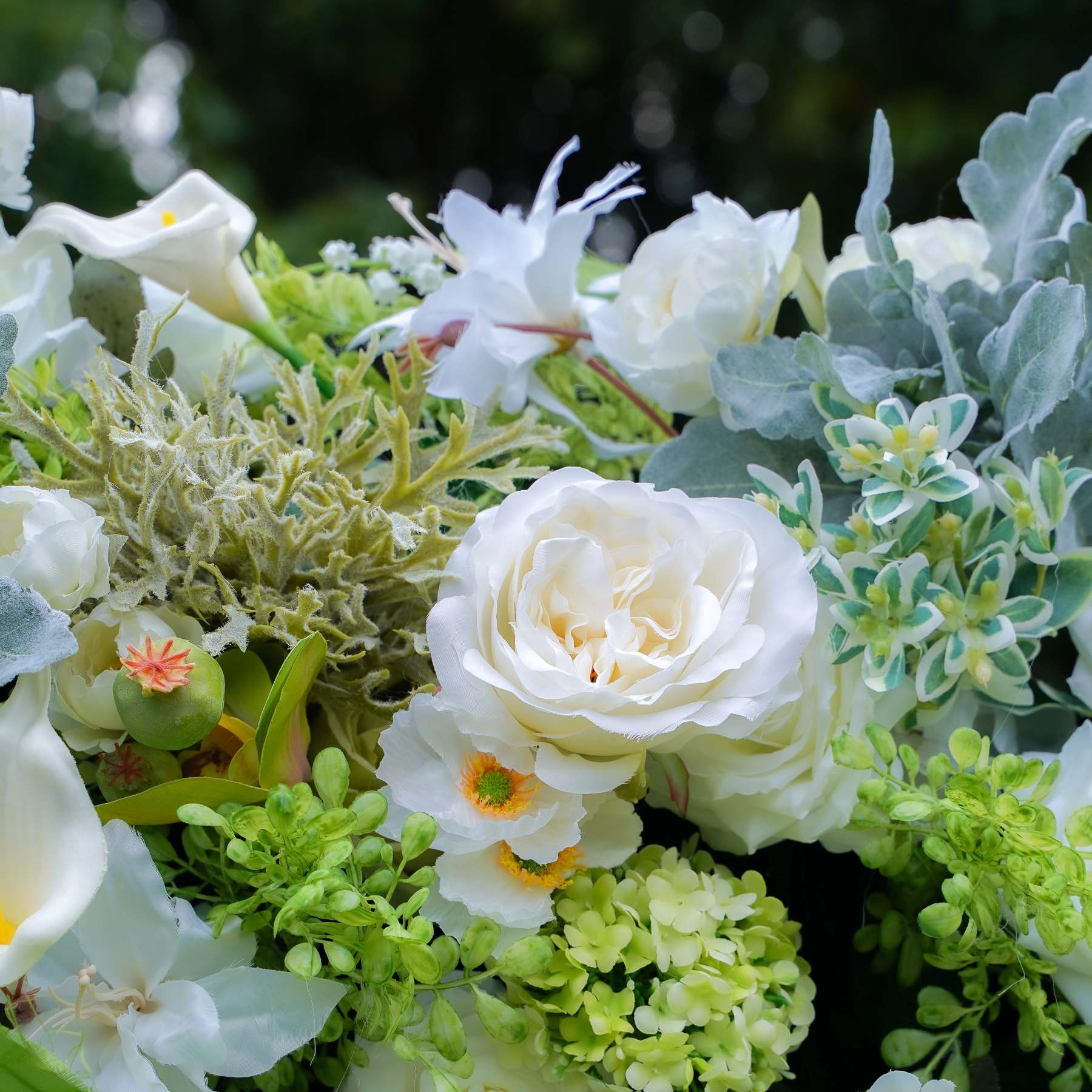 Echo：7D Fabric Artificial rolling up curtain flower wall