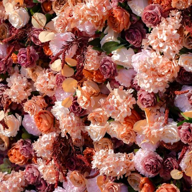 Renata：7D Fabric Artificial rolling up curtain flower wall