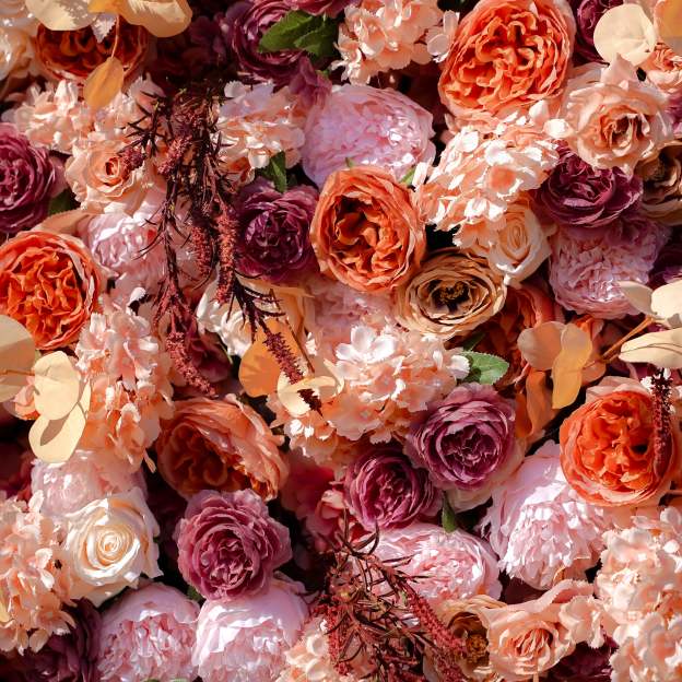 Renata：7D Fabric Artificial rolling up curtain flower wall