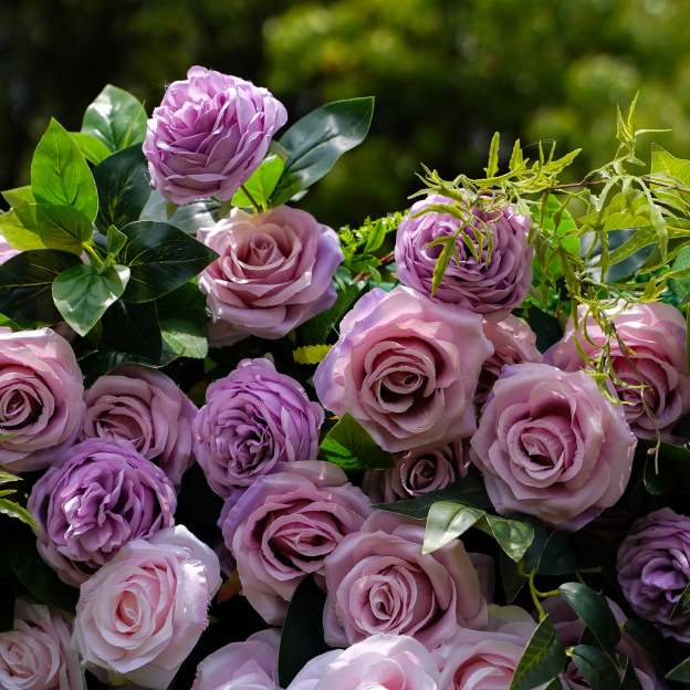 Tamara：5D Fabric Artificial rolling up curtain flower wall