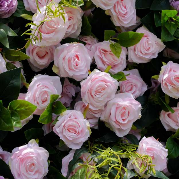 Tamara：5D Fabric Artificial rolling up curtain flower wall