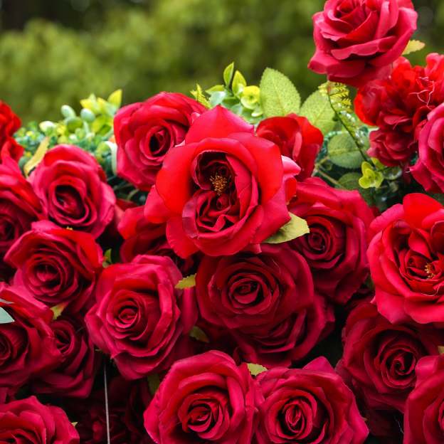 Valentina：5D Fabric Artificial rolling up curtain flower wall