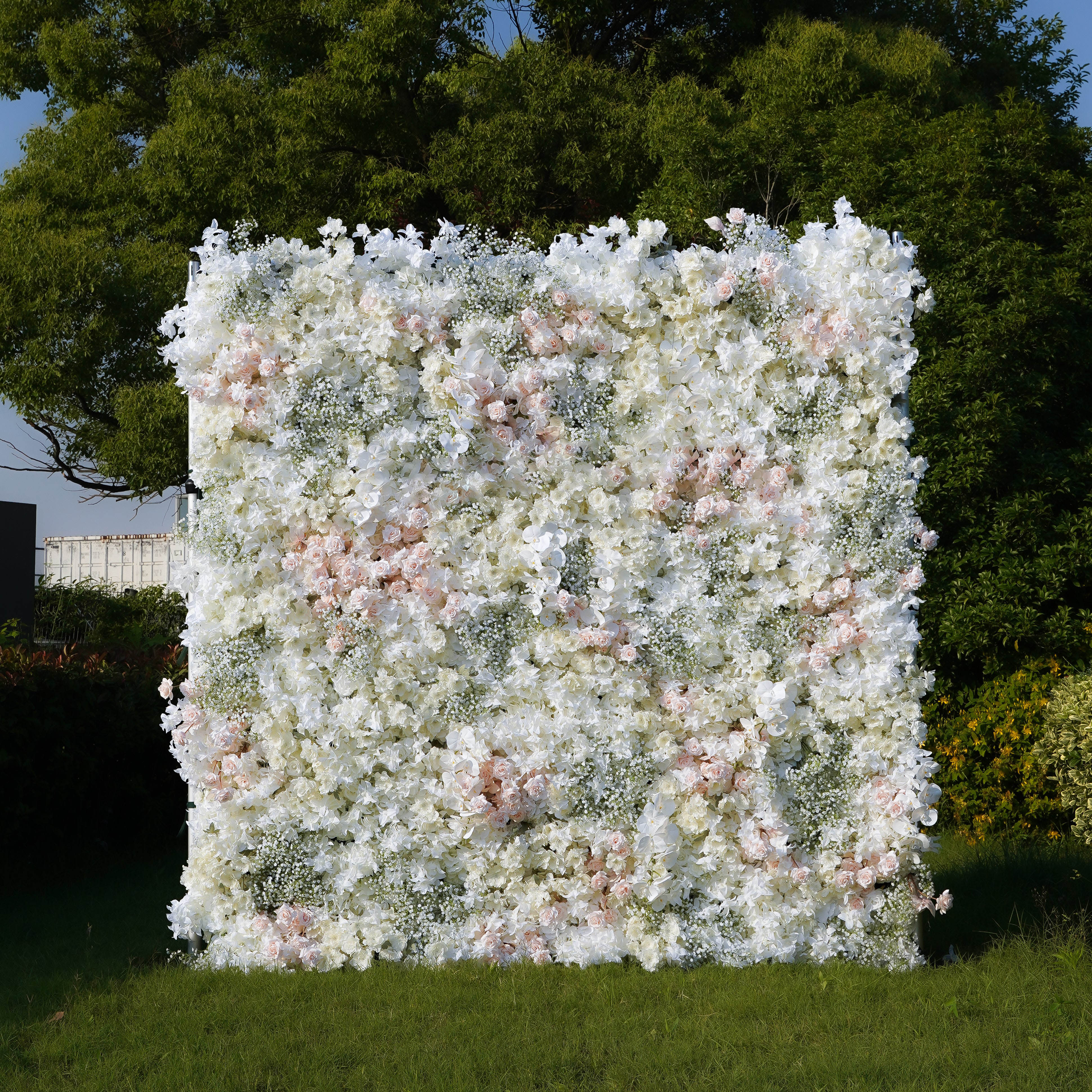 Adalyn：5D Fabric Artificial rolling up curtain flower wall