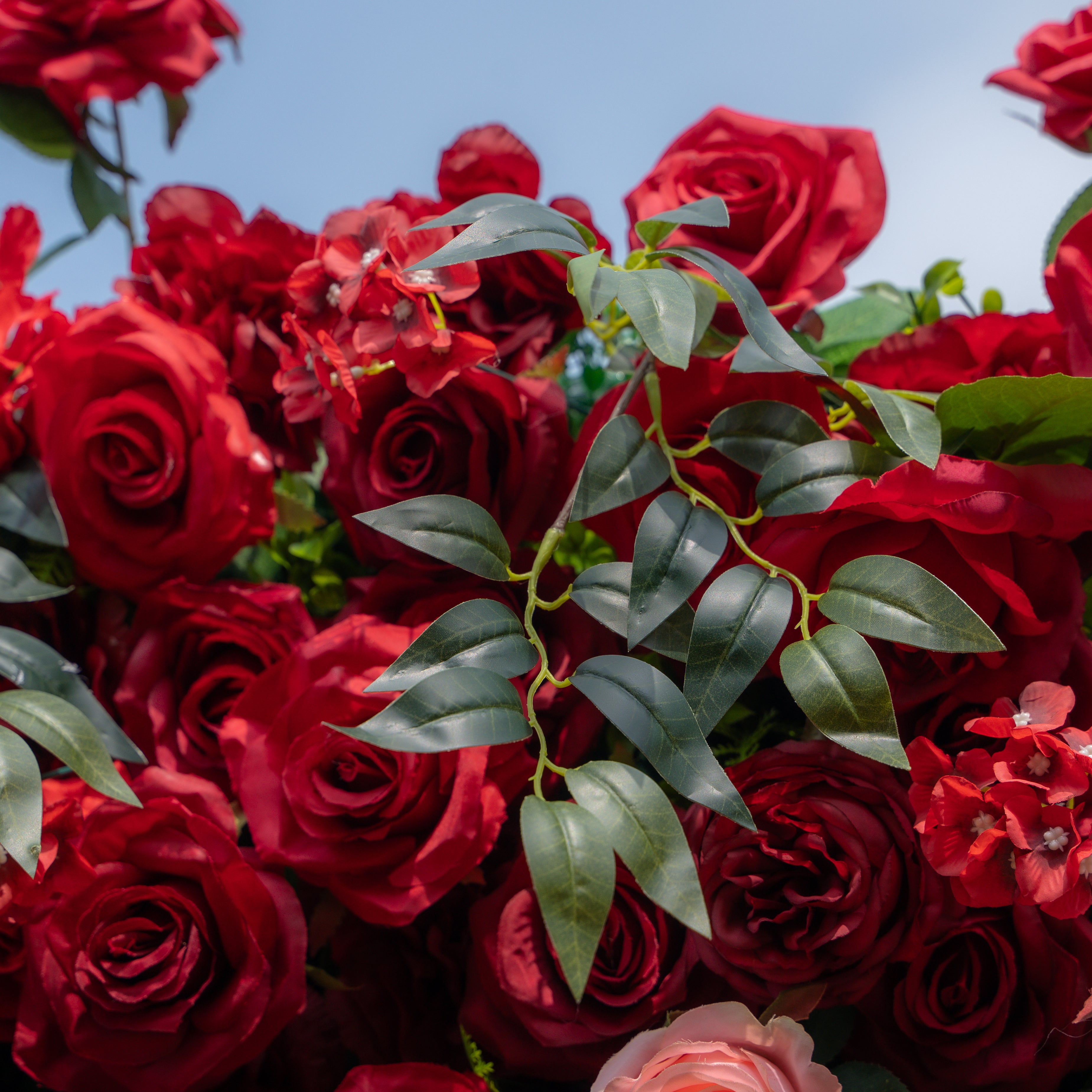 Aileen：3D Fabric Artificial rolling up curtain flower wall