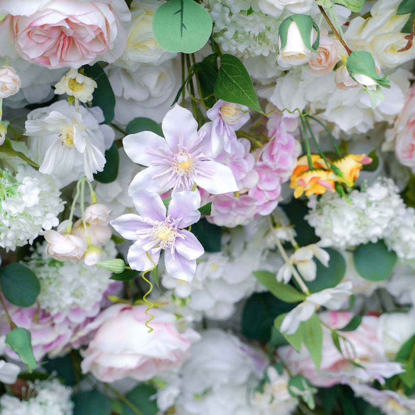 Alexa：7D Fabric Artificial rolling up curtain flower wall