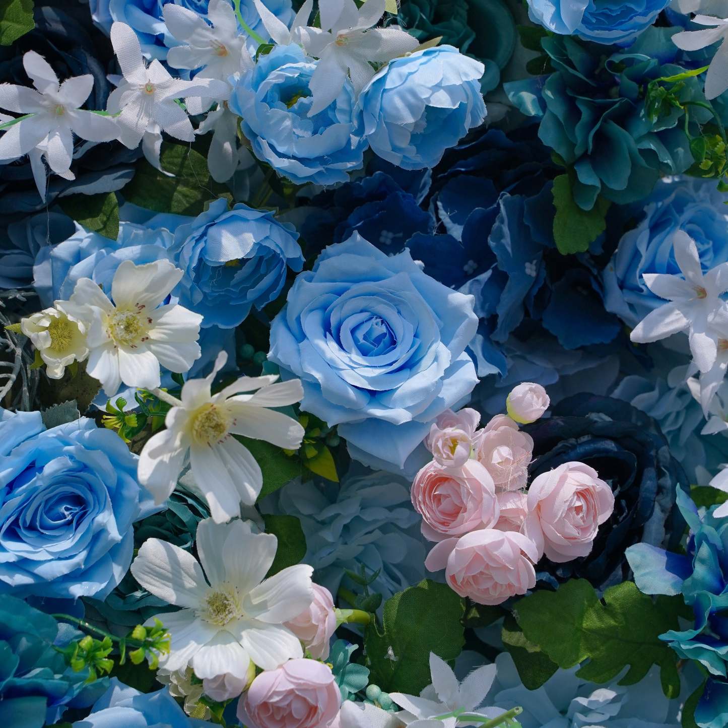 Andrea：7D Fabric Artificial rolling up curtain flower wall