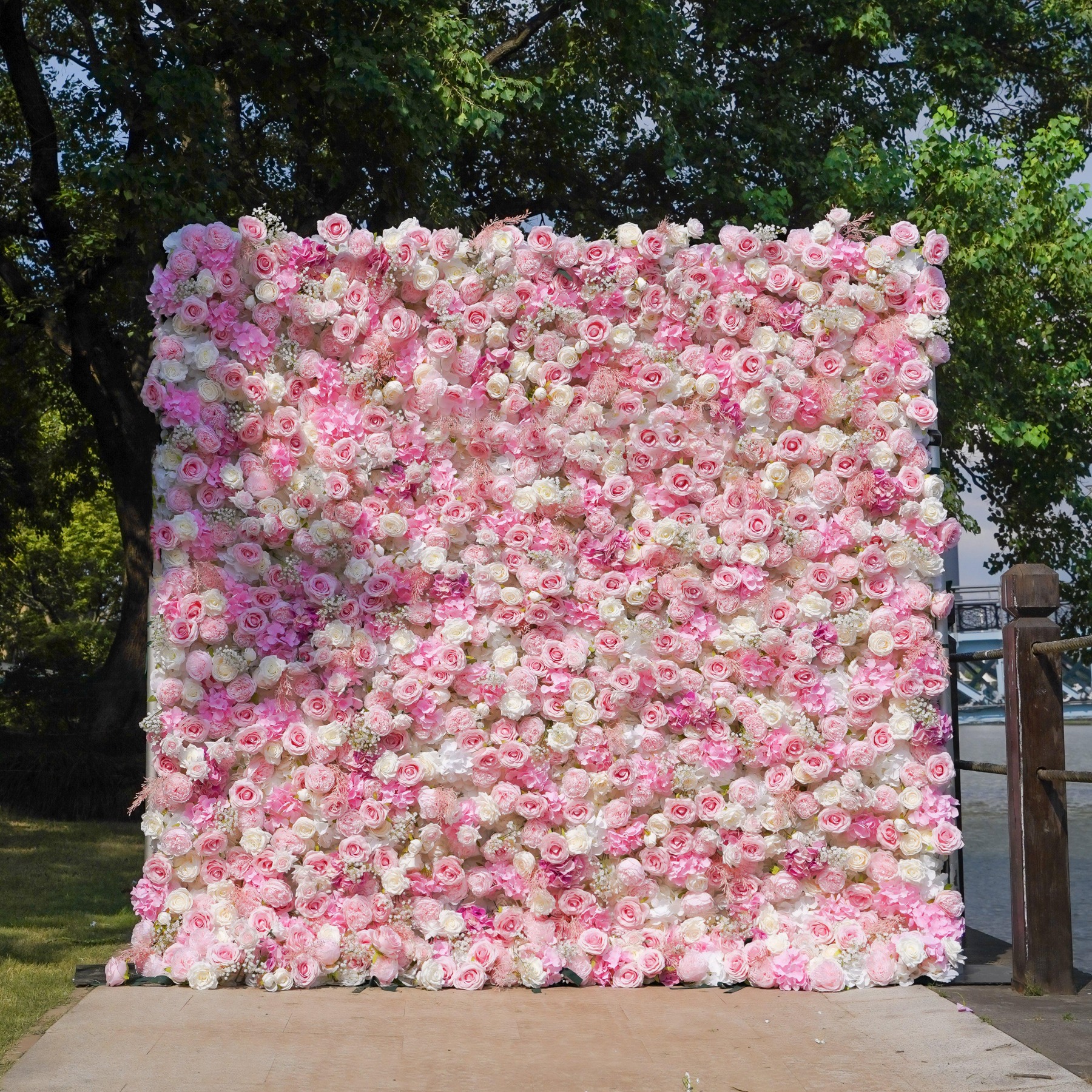 Charlotte：7D Fabric Artificial rolling up curtain flower wall