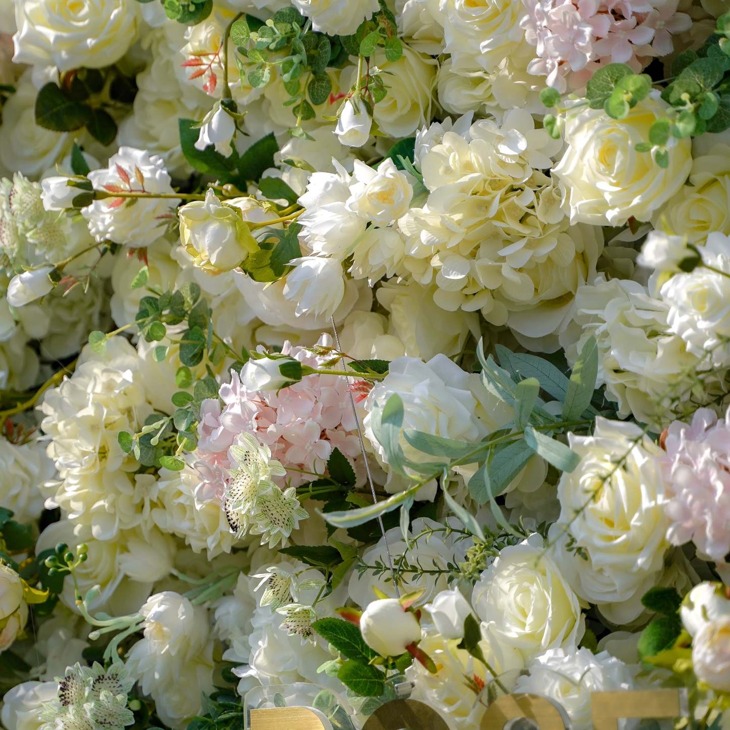 Darlene：7D Fabric Artificial rolling up curtain flower wall