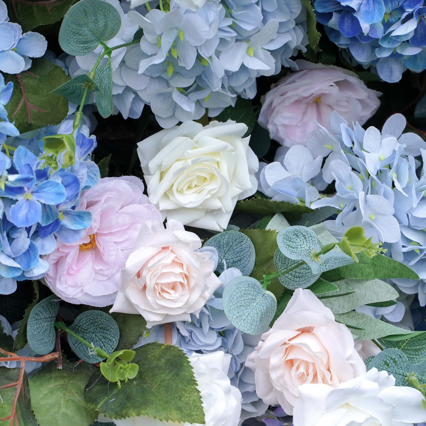 Everly：7D Fabric Artificial rolling up curtain flower wall