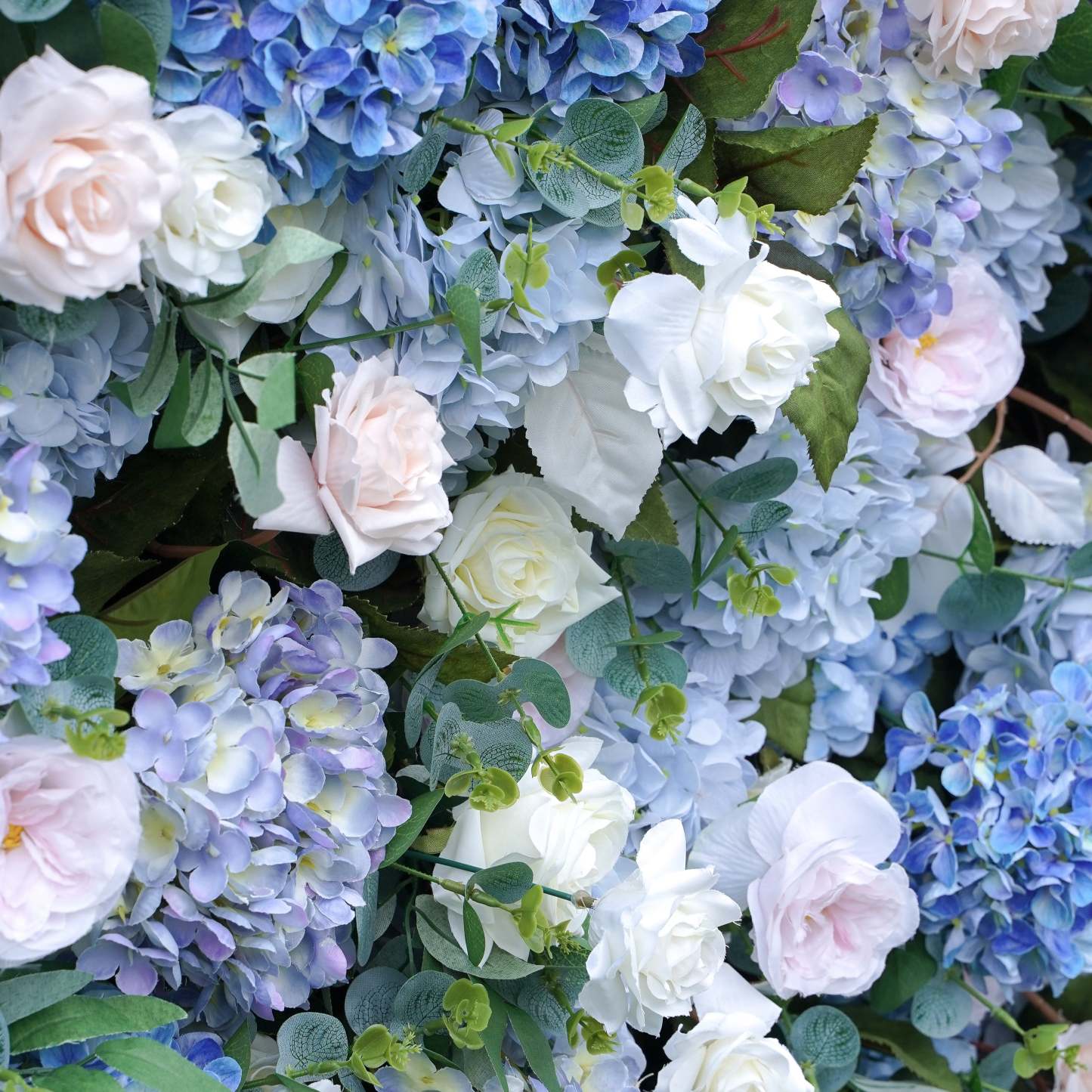 Everly：7D Fabric Artificial rolling up curtain flower wall