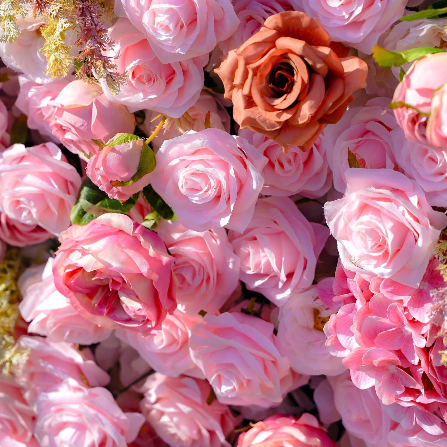 Gabrielle：7D 2023 New Fabric Artificial rolling up curtain flower wall