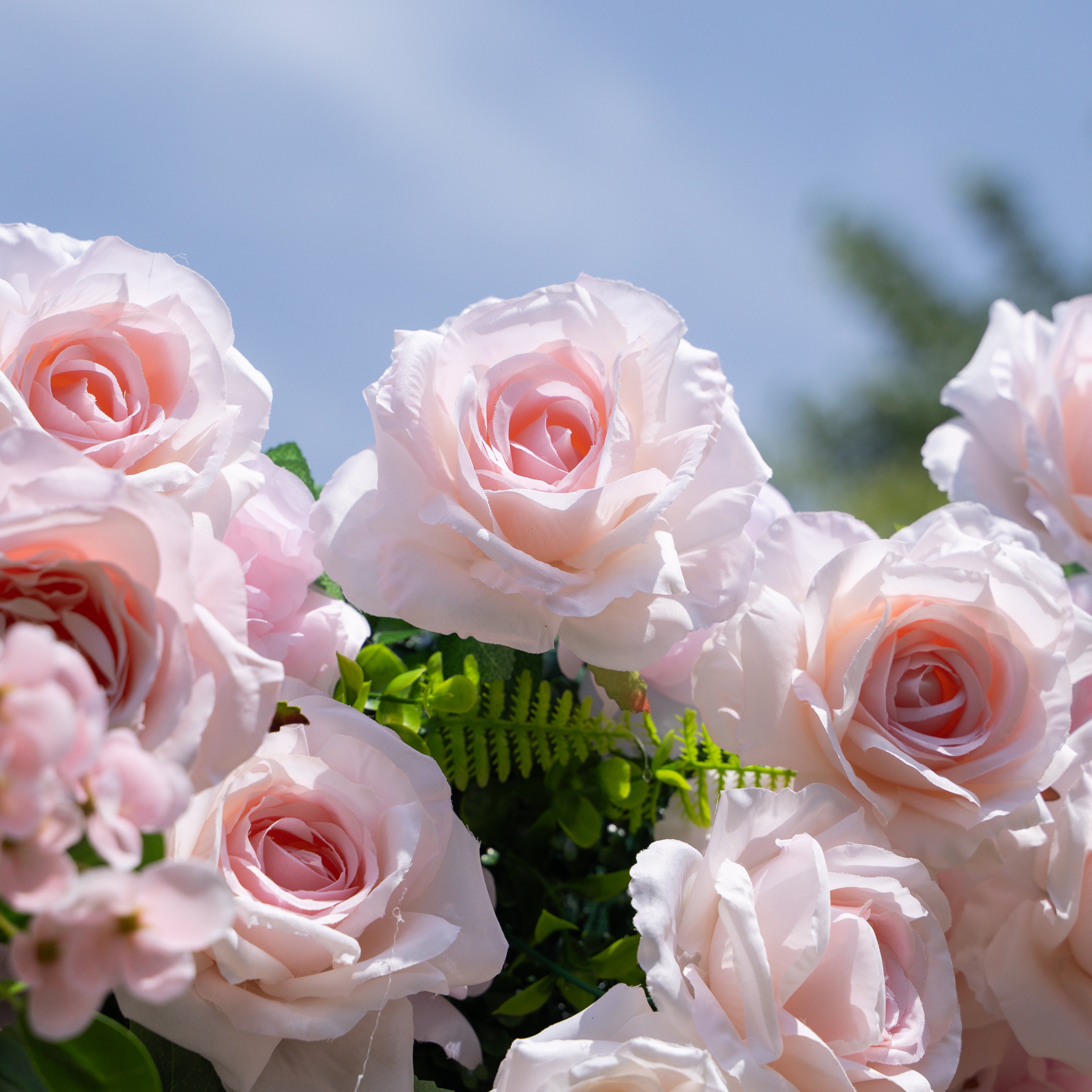 Juli：3D Fabric Artificial rolling up curtain flower wall