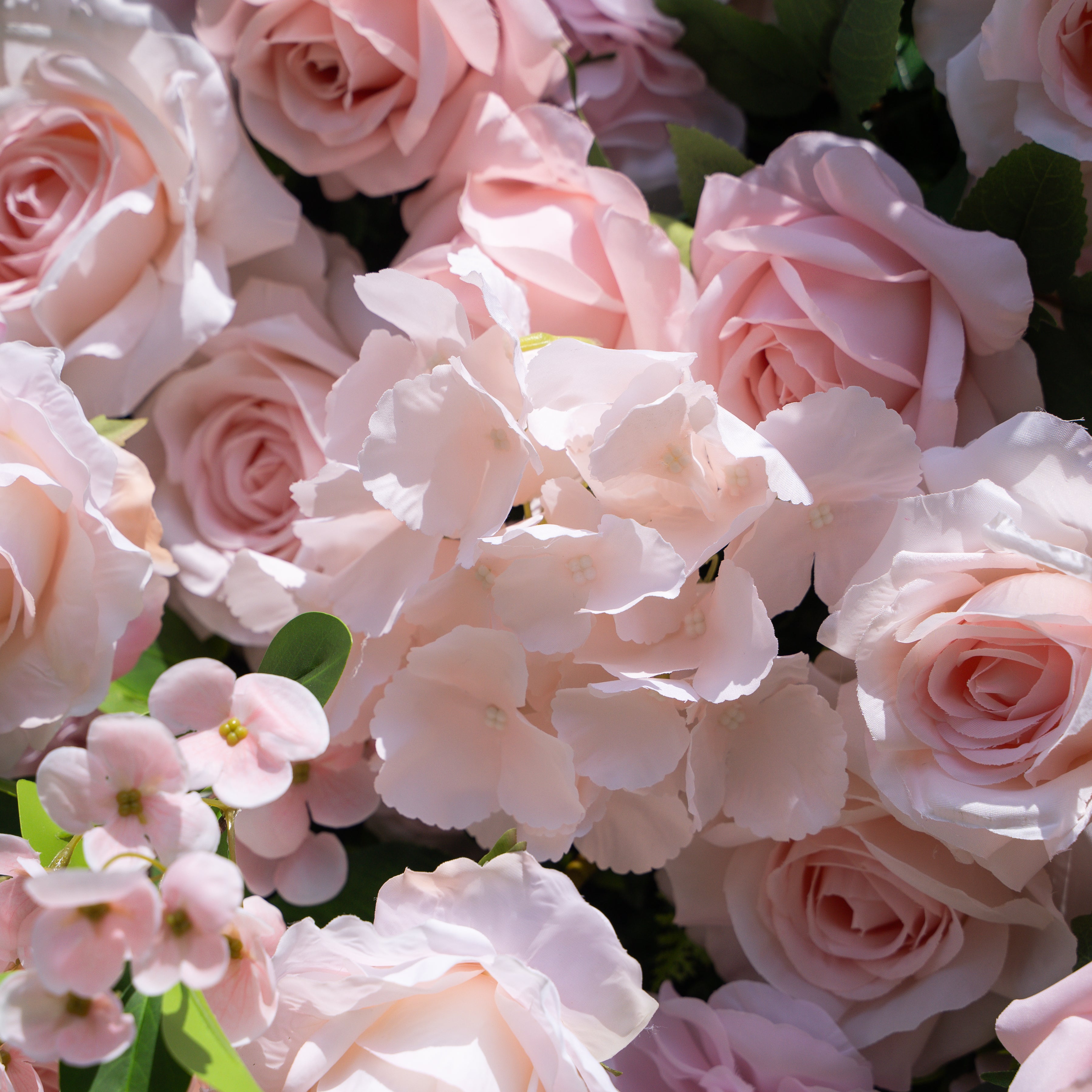 Juli：3D Fabric Artificial rolling up curtain flower wall