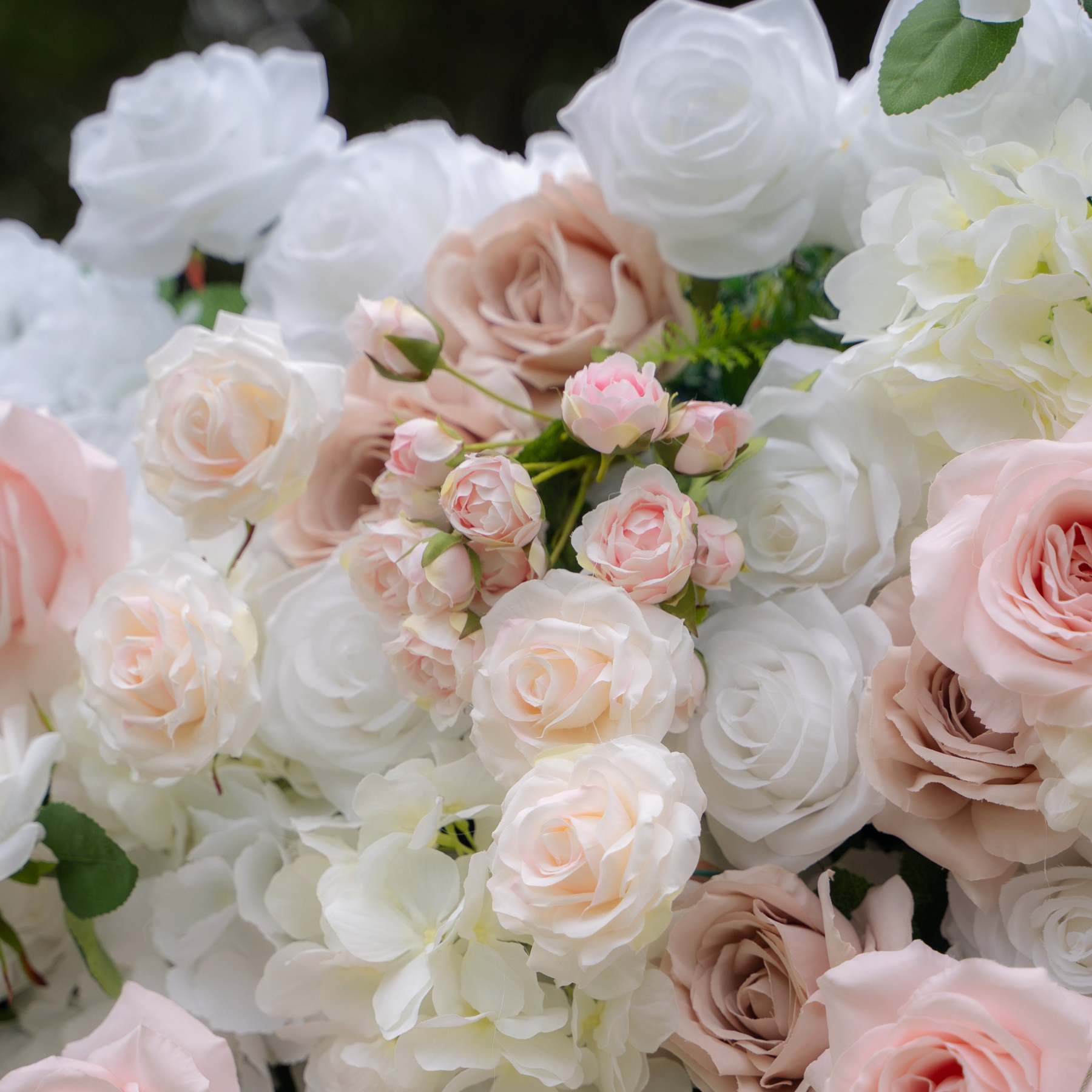 Khloe：4D Fabric Artificial rolling up curtain flower wall