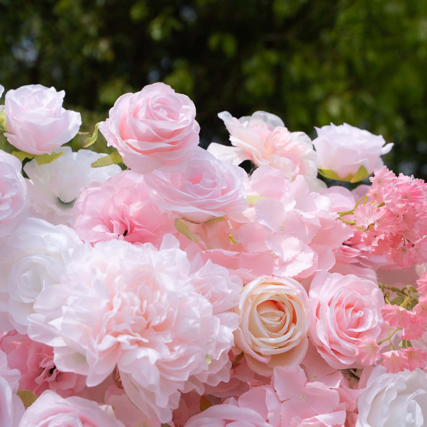 Kissing：5D Fabric Artificial rolling up curtain flower wall