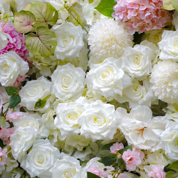 Laila：7D Fabric Artificial rolling up curtain flower wall