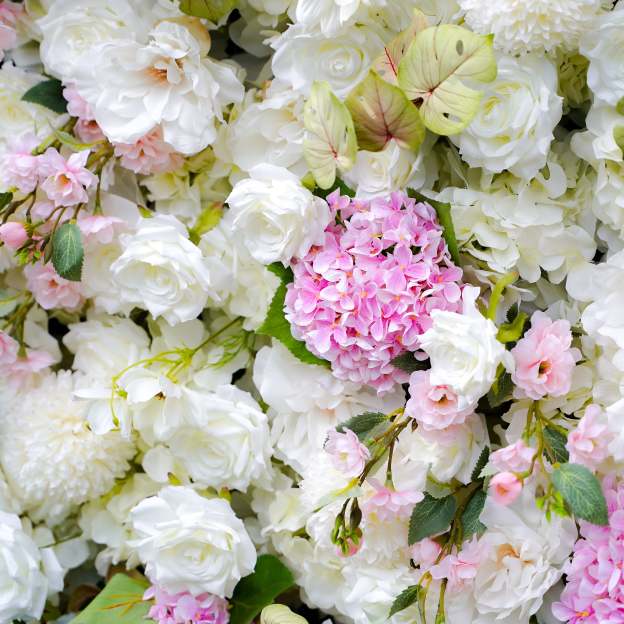 Laila：7D Fabric Artificial rolling up curtain flower wall