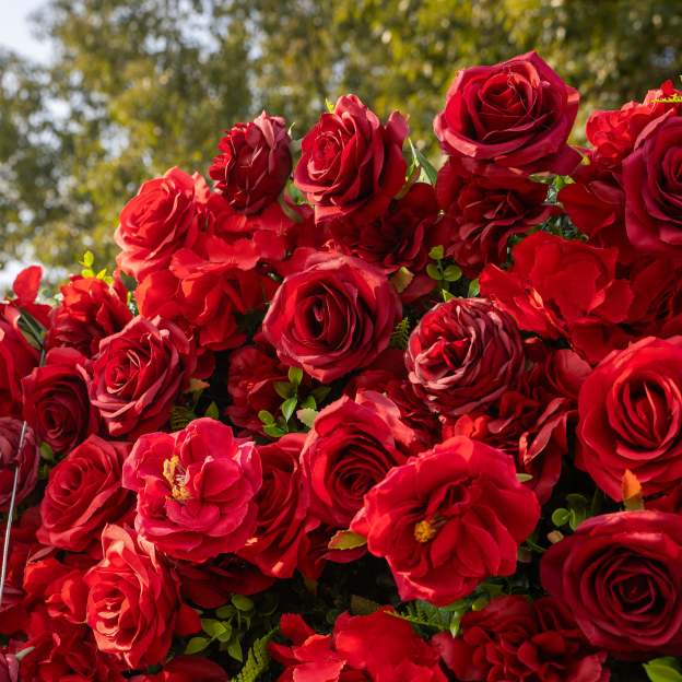 Luna：3D Fabric Artificial rolling up curtain flower wall