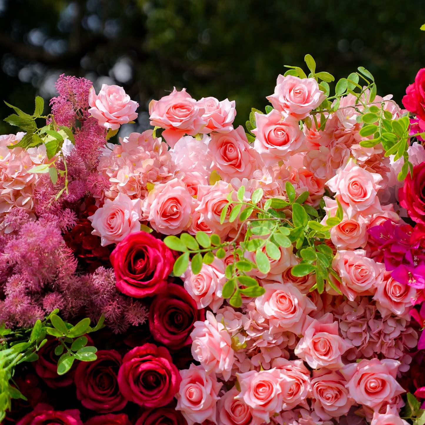 Lynda：7D Fabric Artificial rolling up curtain flower wall