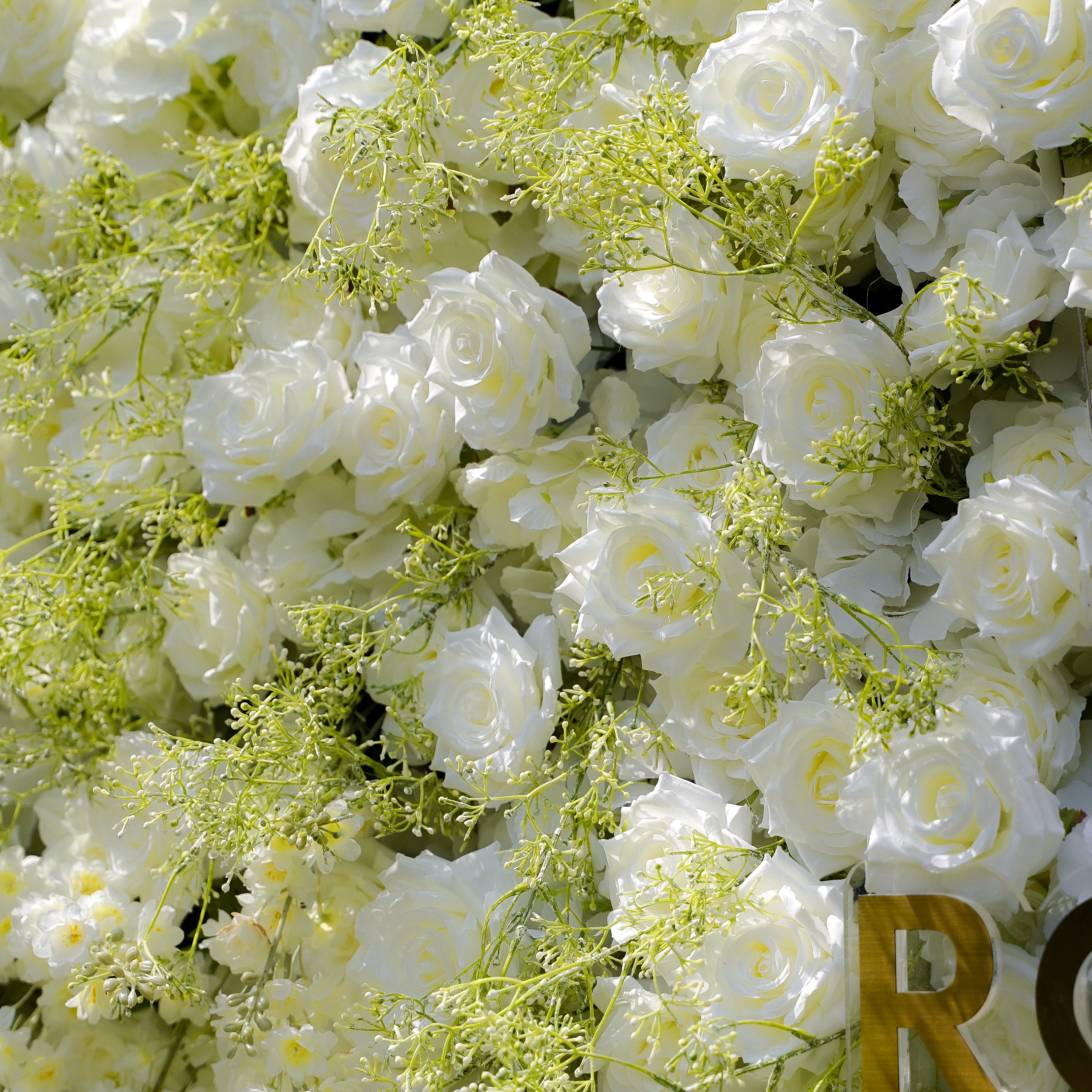 Maia：7D Fabric Artificial rolling up curtain flower wall