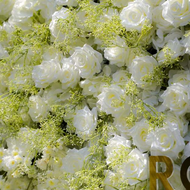 Maia：7D Fabric Artificial rolling up curtain flower wall