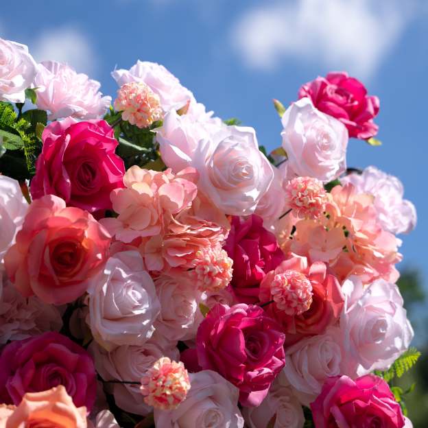 Mariposa：4D Fabric Artificial rolling up curtain flower wall