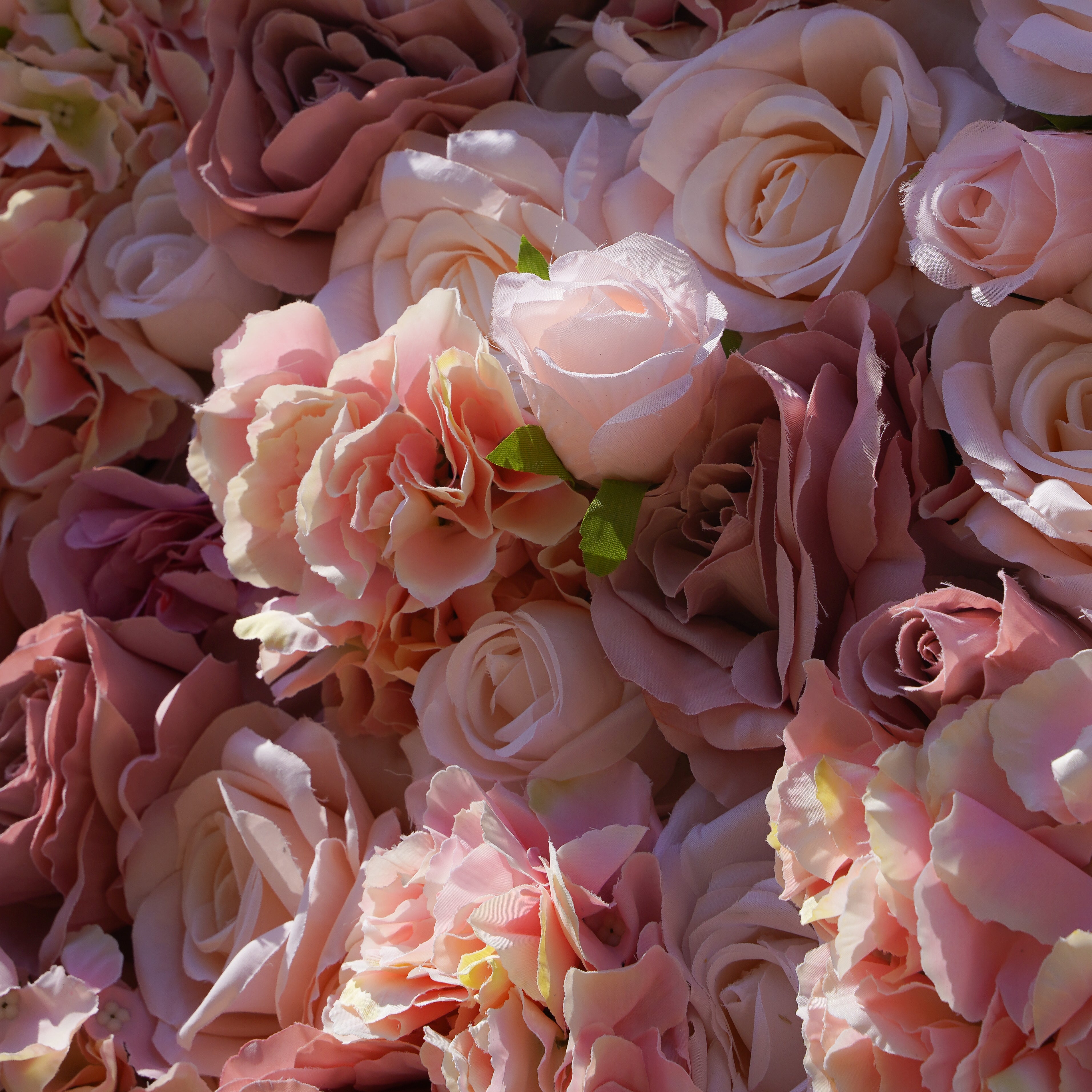 Sonia：4D Fabric Artificial rolling up curtain flower wall