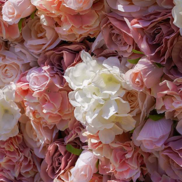 Sonia：4D Fabric Artificial rolling up curtain flower wall