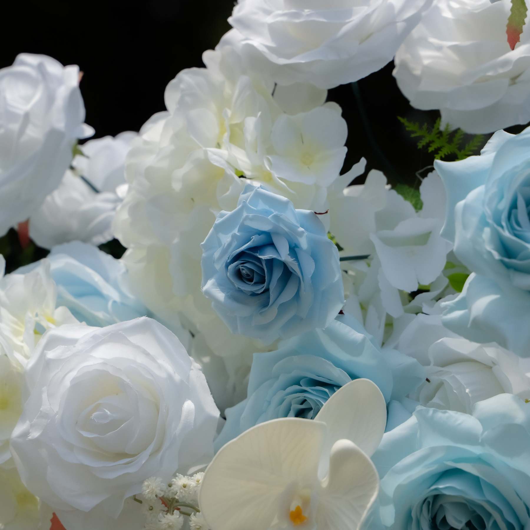 Zaklina：4D Fabric Artificial rolling up curtain flower wall