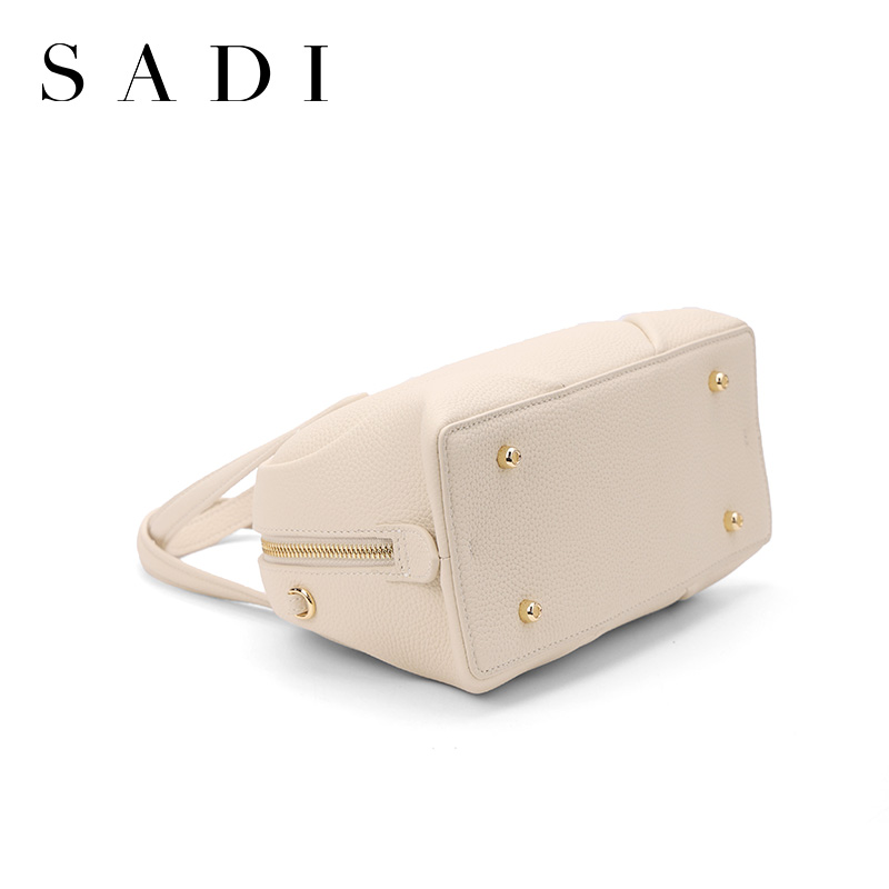 New all-match love-themed bag, a classic and fashionable single-shoulder crossbody bag for ladies. 