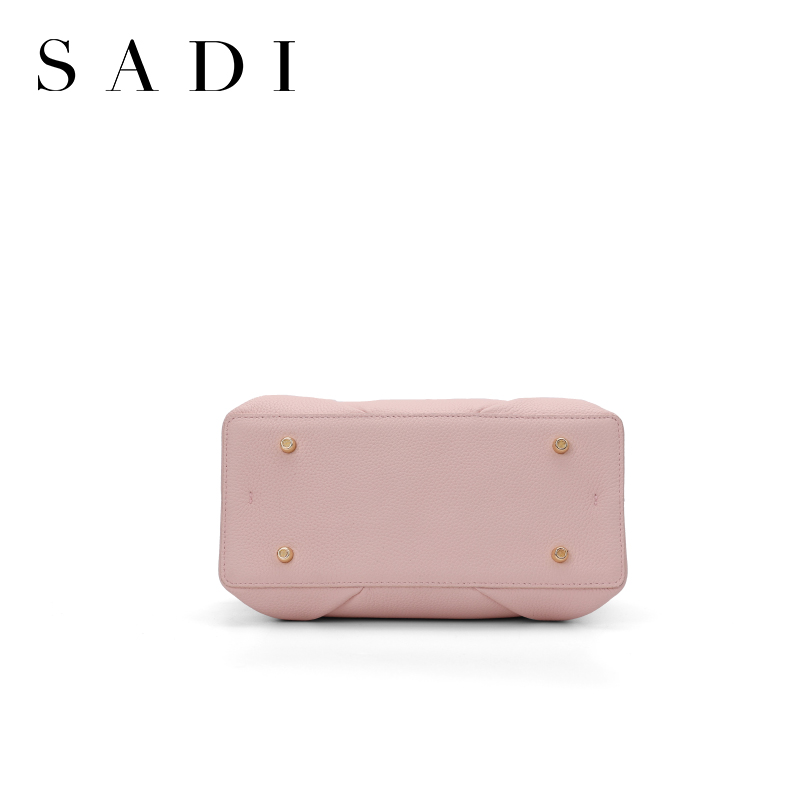 New all-match love-themed bag, a classic and fashionable single-shoulder crossbody bag for ladies. 