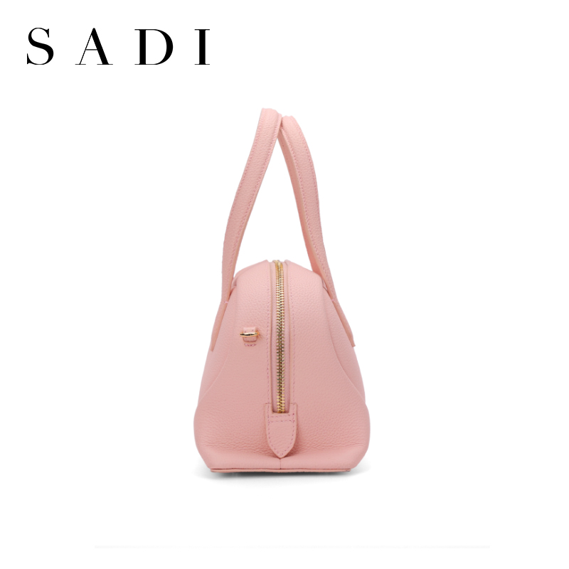 New all-match love-themed bag, a classic and fashionable single-shoulder crossbody bag for ladies. 