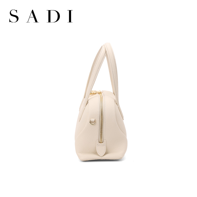 New all-match love-themed bag, a classic and fashionable single-shoulder crossbody bag for ladies. 