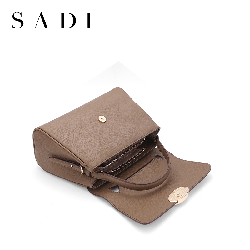 Fashionable, classic and all-match piggy bag, suitable for single-shoulder and crossbody carrying. 