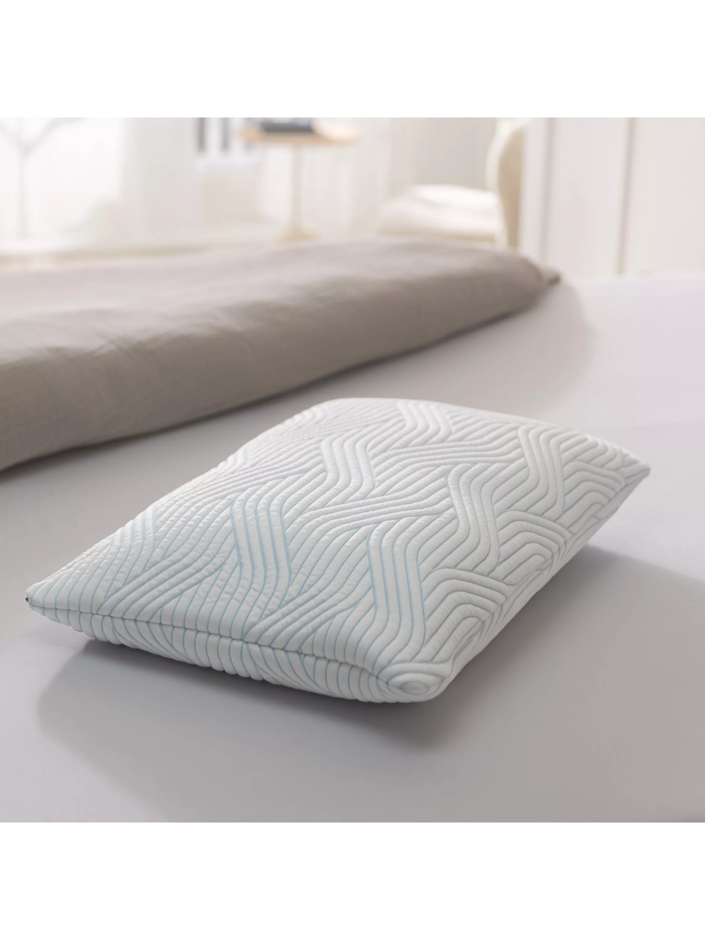 Cloud SmartCool™ Standard Pillow, Soft