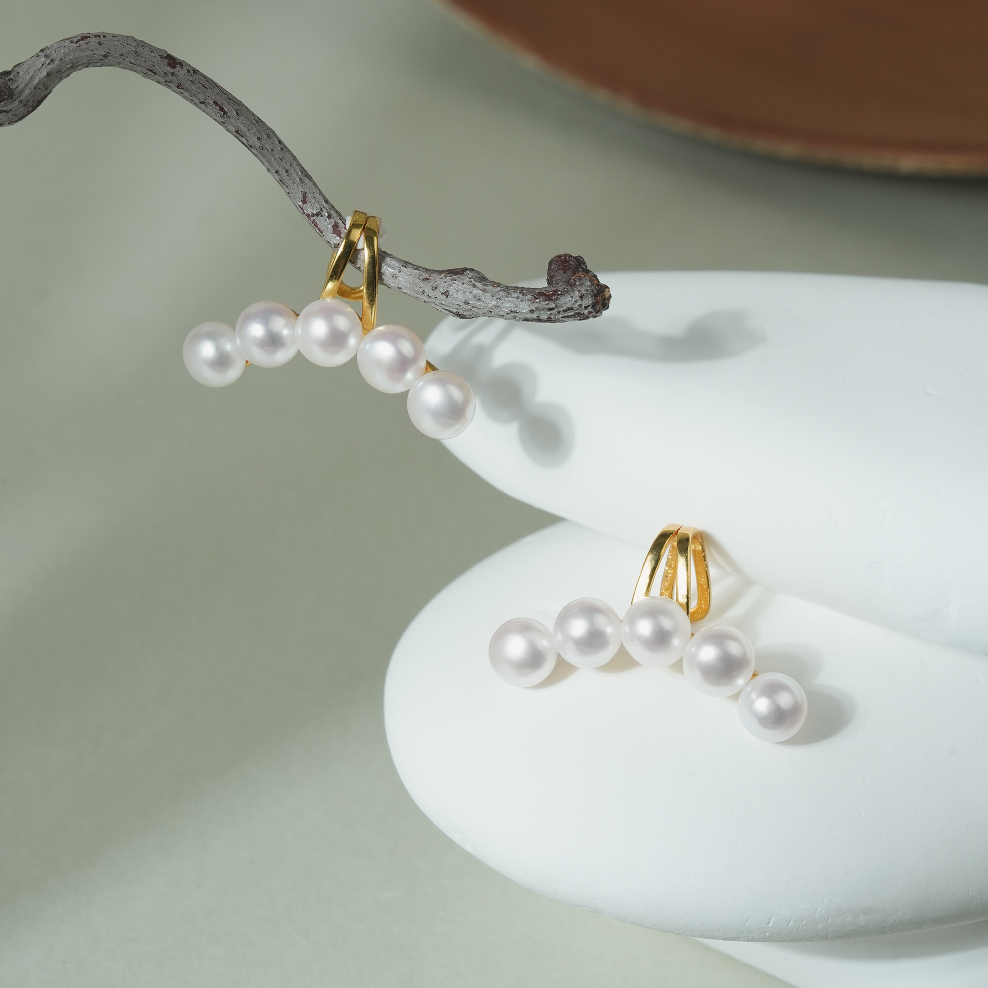 E130 pearl earrings