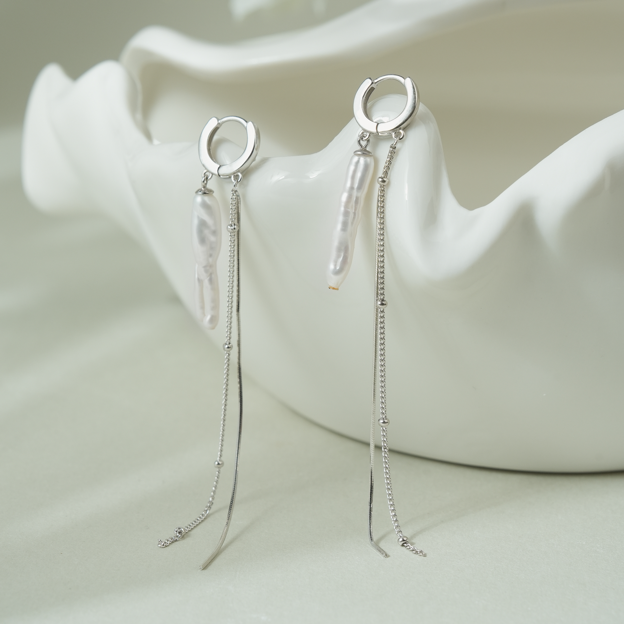 E128 pearl earrings