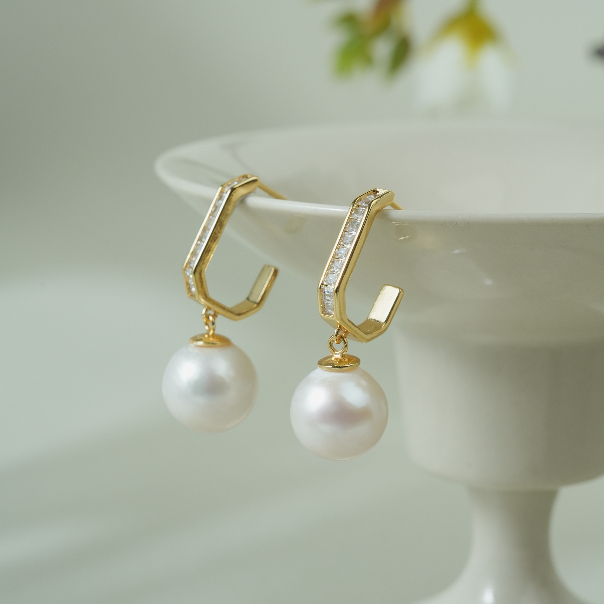 E123 pearl earrings