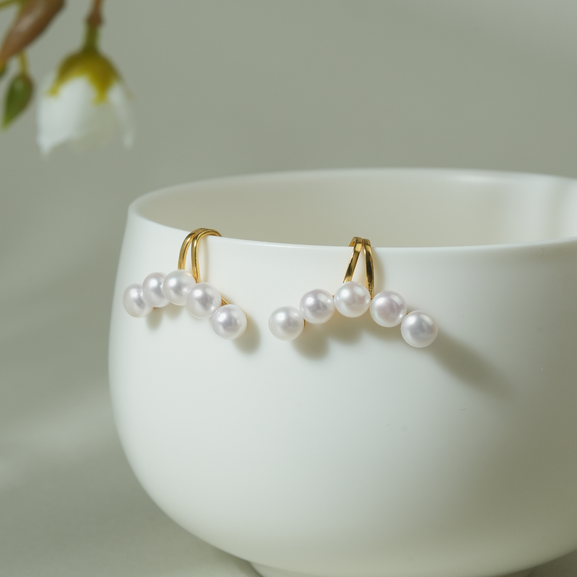 E130 pearl earrings