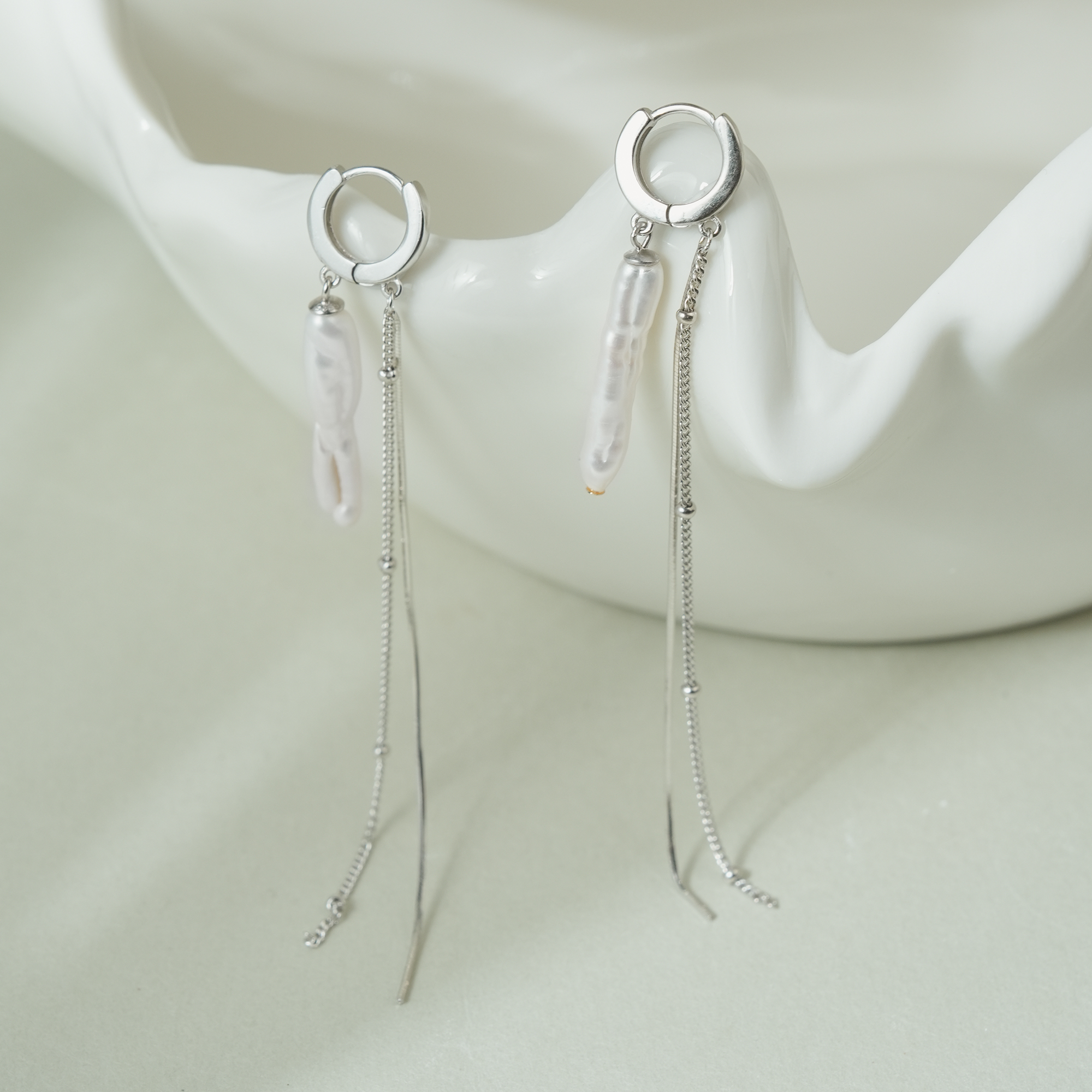 E128 pearl earrings