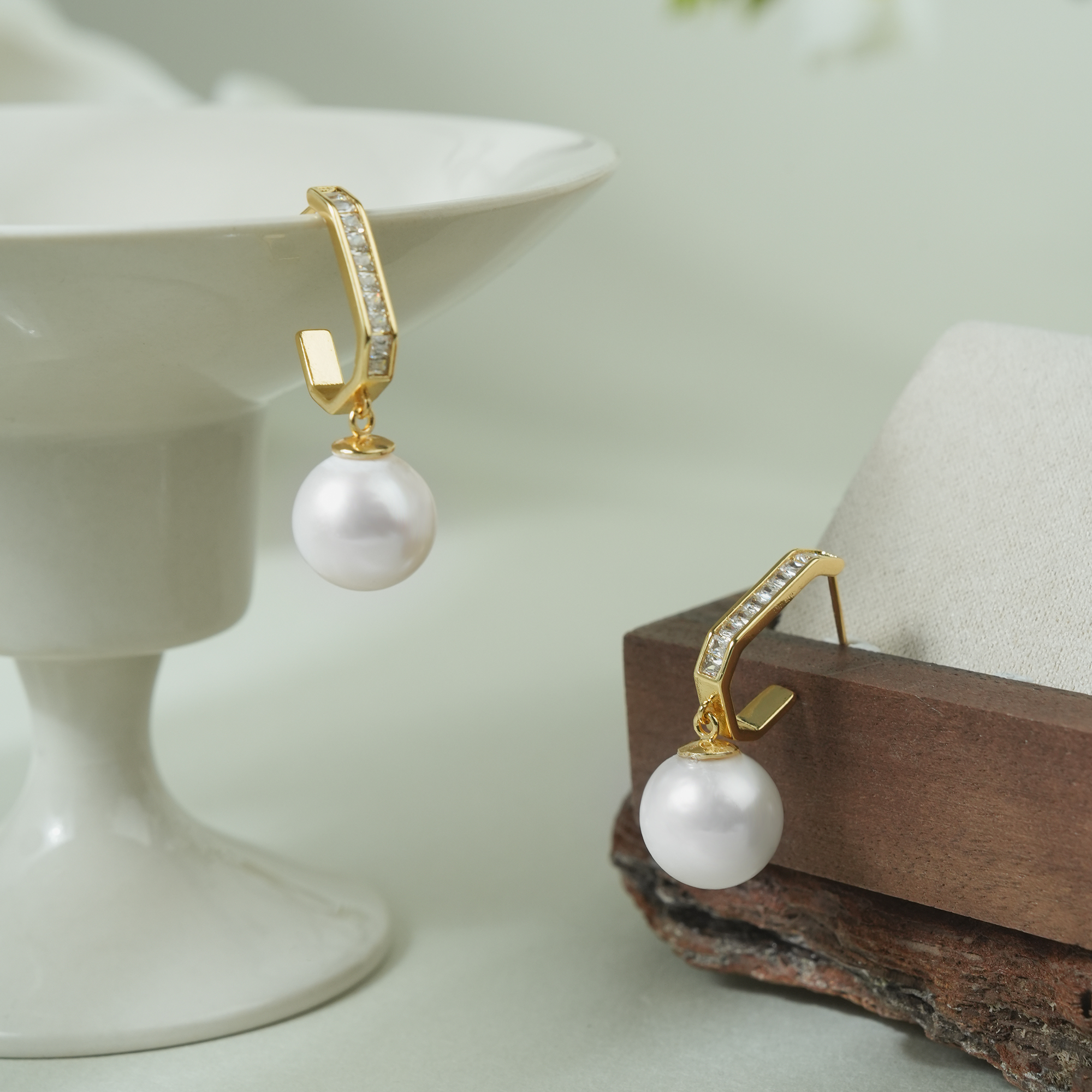 E123 pearl earrings