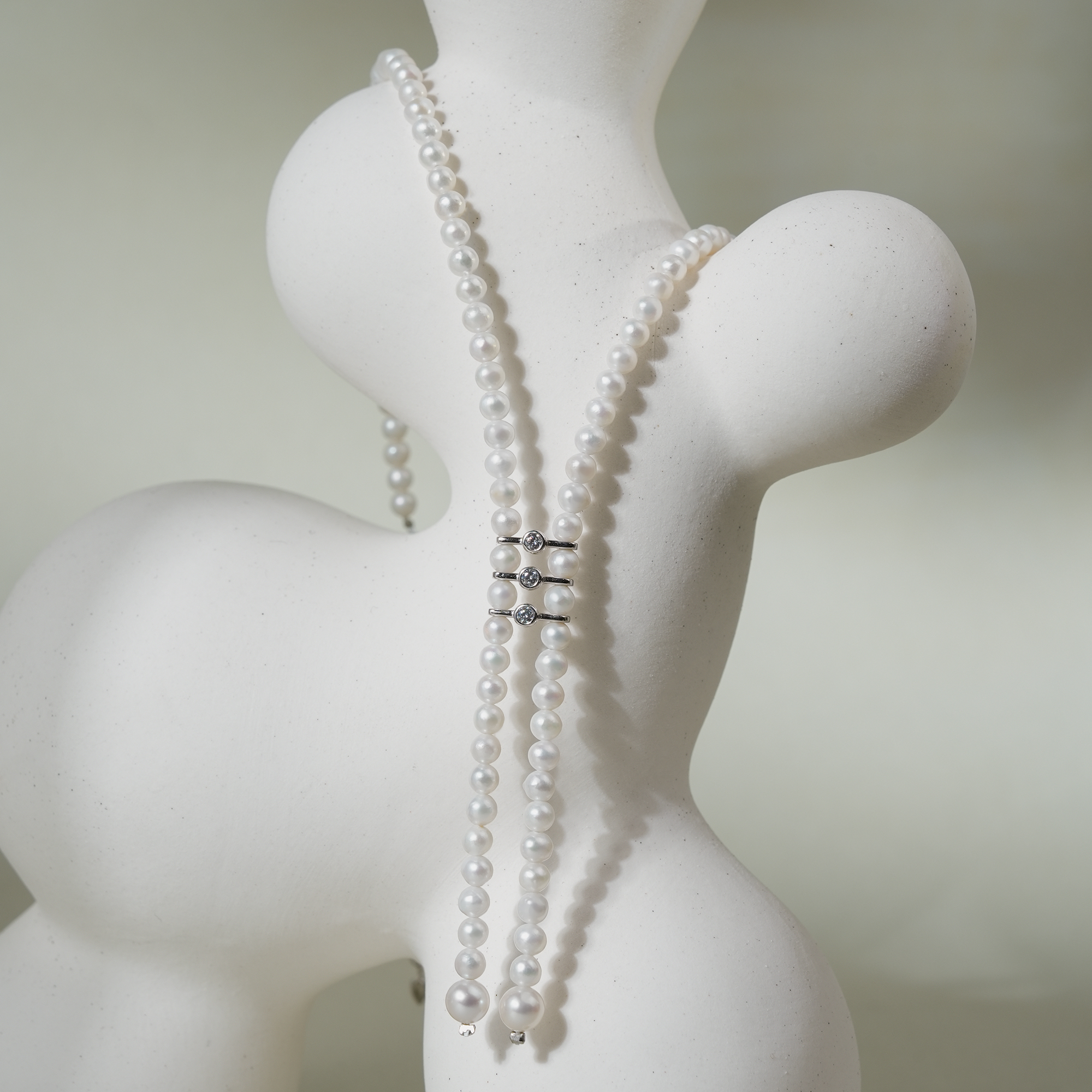 A561 pearl strand necklace