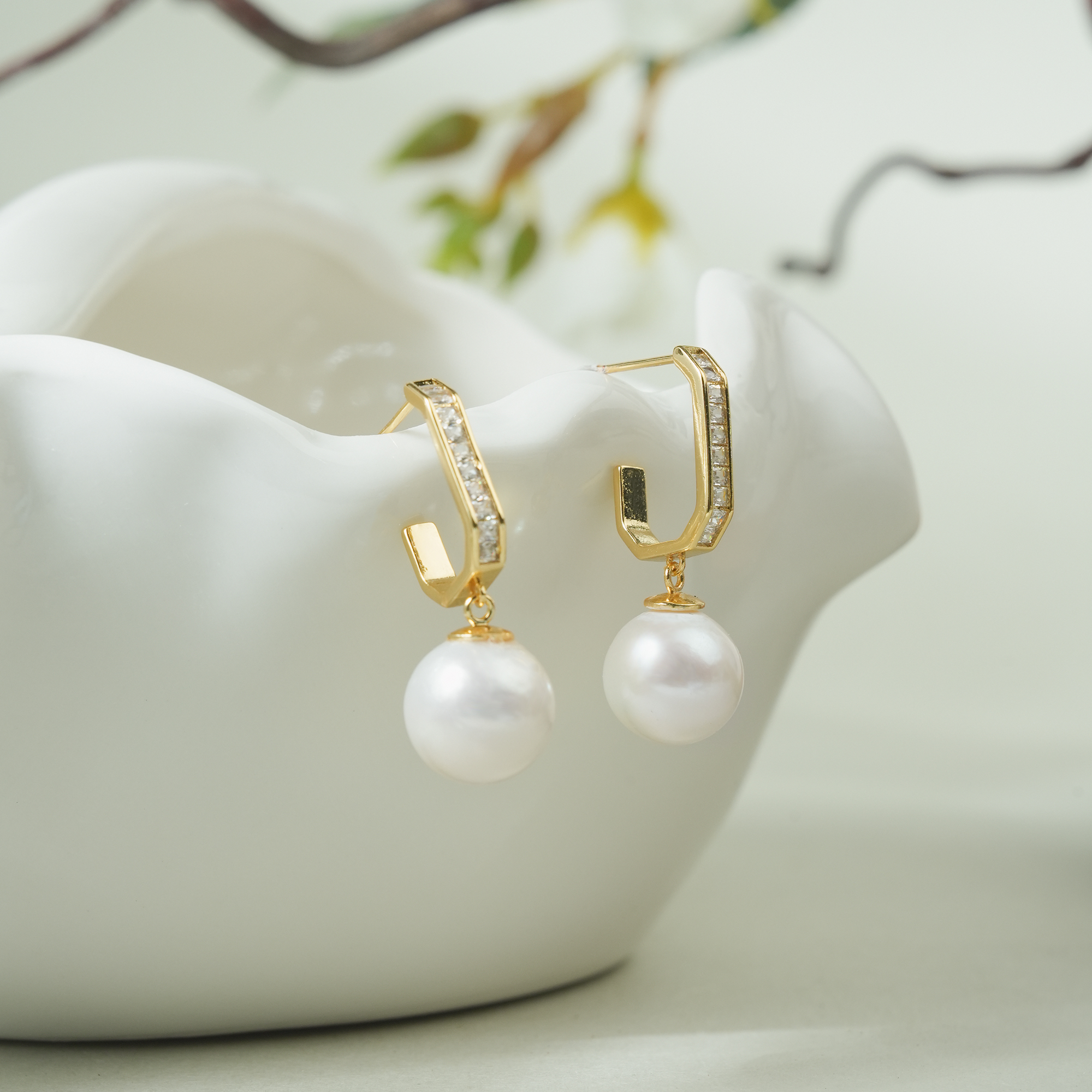 E123 pearl earrings